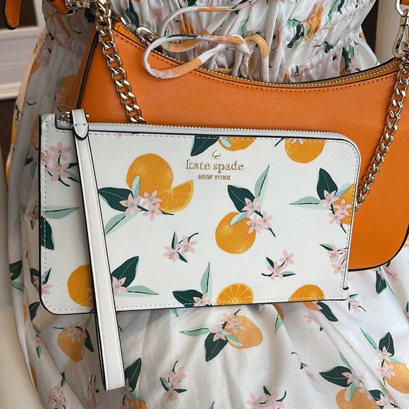 Kate Spade Lucy Orange Toss Printed Medium L-Zip Wristlet
Cream Multi
NWT - Picture 11 of 16
